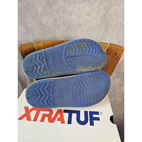 Crocs Classic Slides. Unisex Adults. Blue. Men's 10. Women's 12. - Picture 10 of 11